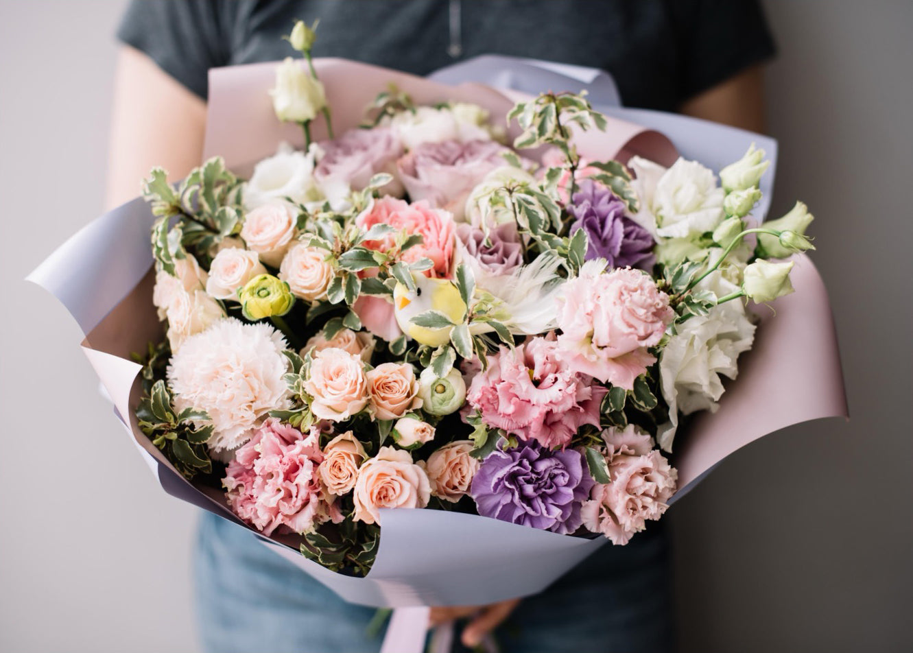 ペールトーンの優しいANIEおまかせブーケ(花束)+クチュールラッピング付