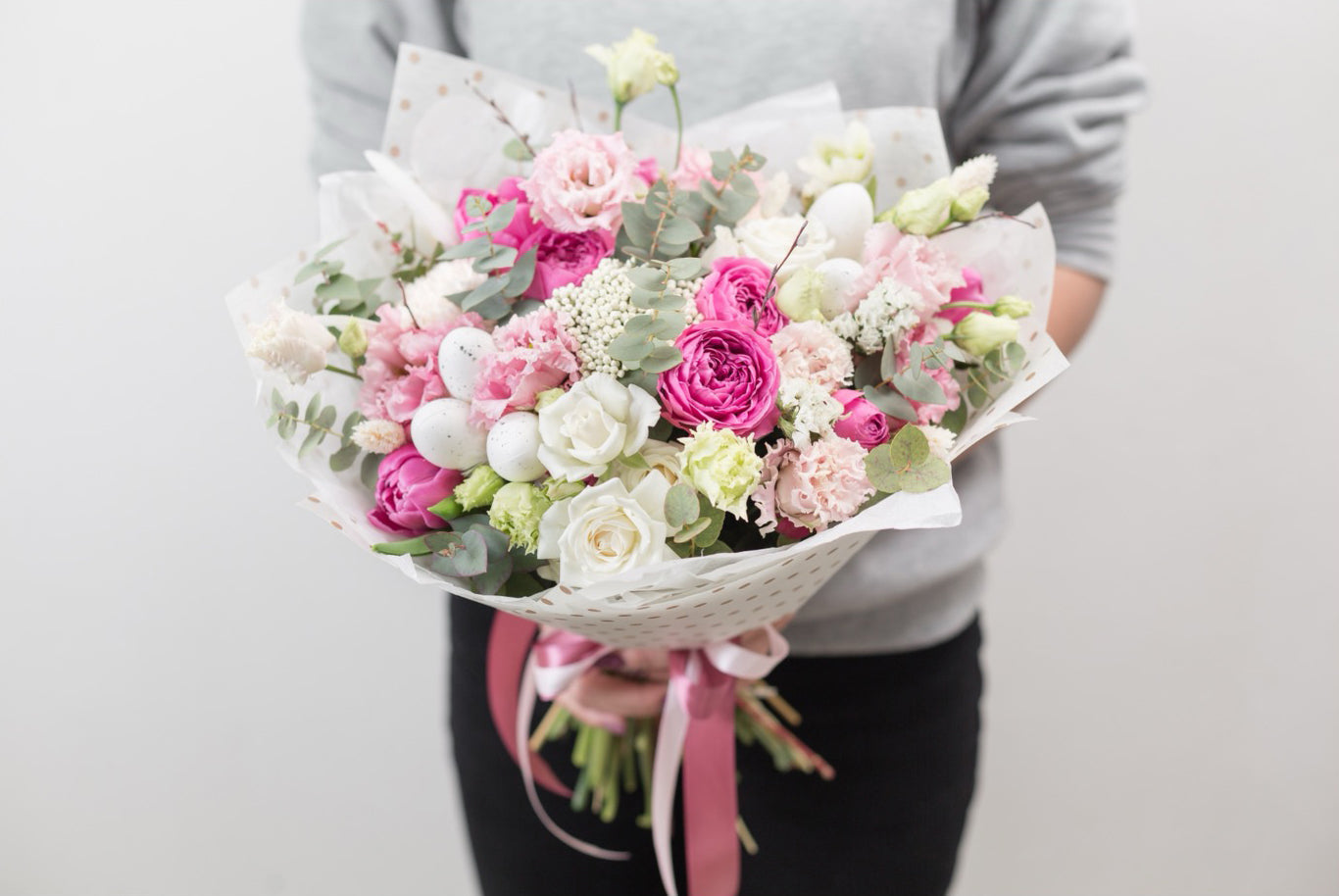 ピンクトーンに白の可憐なANIEおまかせブーケ(花束)+クチュールラッピング付